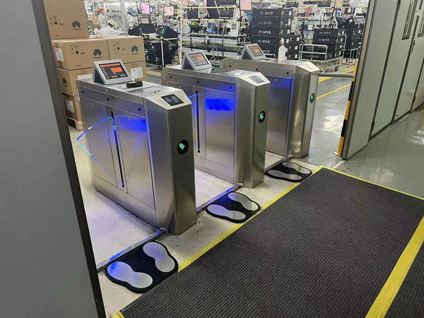 工業(yè)級(jí)ESD三輥閘重磅升級(jí):承重200kg+IP65防護(hù)的硬核設(shè)計(jì)